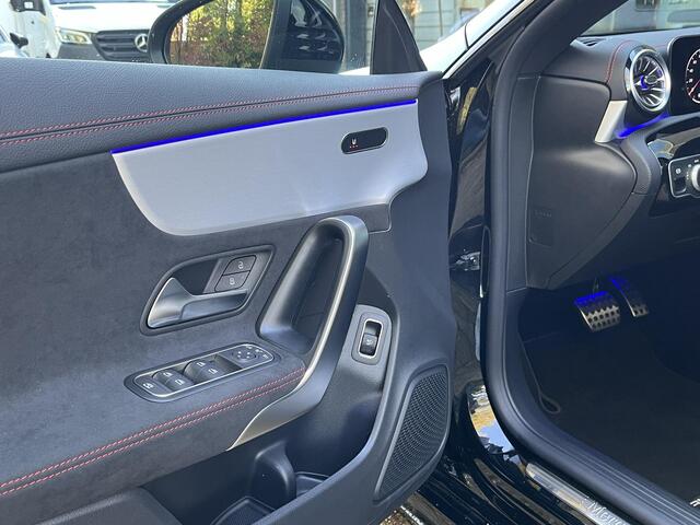 Mercedes-Benz Cla Shooting Brake 180 Star Edition AMG | Night Pakket | Panoramadak | MULTIBEAM LED Koplampen | Dodehoekassistent | Apple CarPlay | Android Auto | Stoelverwarming | Sfeerverlichting | Elektrische Achterklep | Achteruitrijcamera