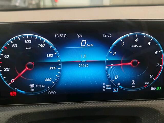 Mercedes-Benz Cla Shooting Brake 180 Business Solution Luxury Panorama Schuif-Kanteldak | Memory voorstoelen | Sfeerverlichting | Ledkoplampen. Inclusief 24 maanden MB Certified garantie voor Europa.