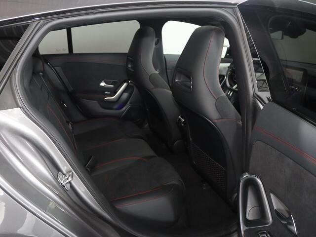 Mercedes-Benz Cla Shooting Brake 180 Business Solution AMG | Panoramaschuifdak | Premium plus | Night pakket | Multispaaks velgen | Head-up display | Dodehoekassistent | 360° camera | Stoelverwarming |