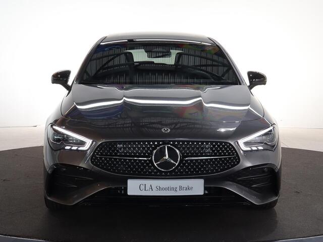 Mercedes-Benz Cla Shooting Brake 180 Business Solution AMG | Panoramaschuifdak | Premium plus | Night pakket | Multispaaks velgen | Head-up display | Dodehoekassistent | 360° camera | Stoelverwarming |
