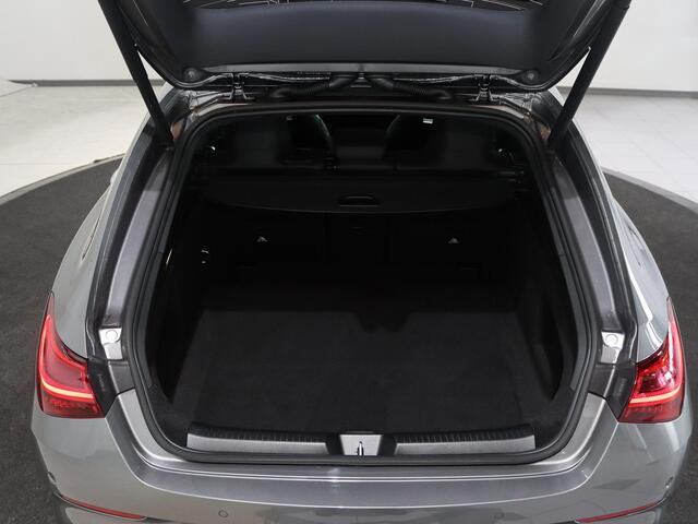 Mercedes-Benz Cla Shooting Brake 180 Business Solution AMG | Panoramaschuifdak | Premium plus | Night pakket | Multispaaks velgen | Head-up display | Dodehoekassistent | 360° camera | Stoelverwarming |