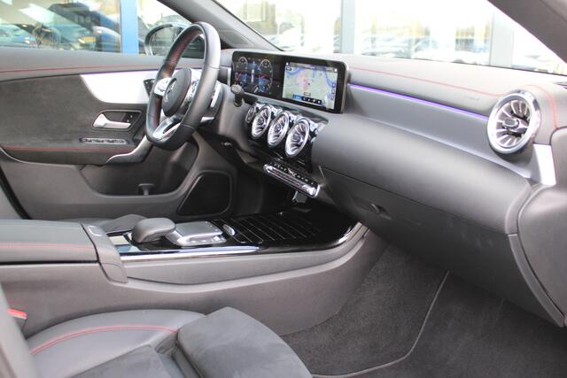 Mercedes-Benz Cla Shooting Brake 180 AUT7 AMG NIGHT PAKKET PANORAMADAK SFEER MEMORY KEY-LESS CARPLAY MULTIBEAM WIDESCREEN CAMERA