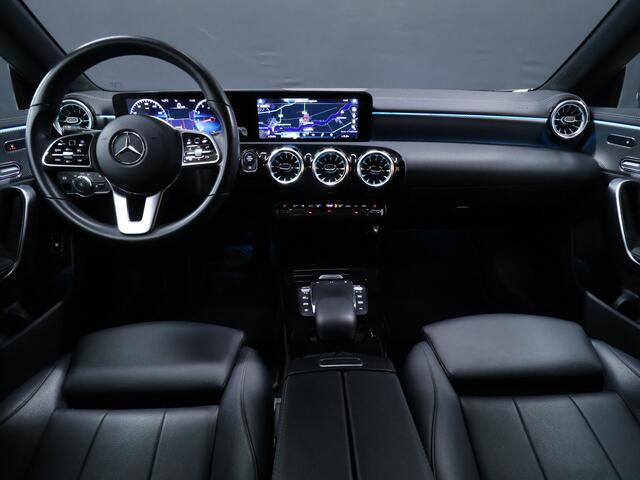 Mercedes-Benz Cla Shooting Brake 180 Business Solution Luxury [SCHUIFKANTELDAK, STOELVERWARMING, ACHTERUITRIJCAMERA, PARKEERSENSOREN V+A, CRUISE CONTROL, ELEKTRISCH VERSTELBARE STOELEN]