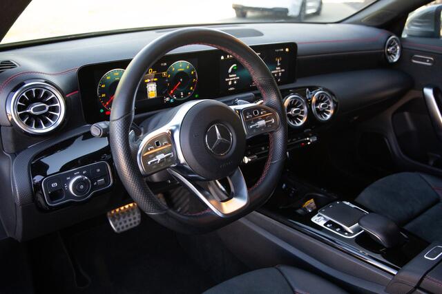 Mercedes-Benz Cla Shooting Brake 180 Premium Plus , Virtual cockpit, Achteruitrijcamera, Sfeerverlichting, BTW