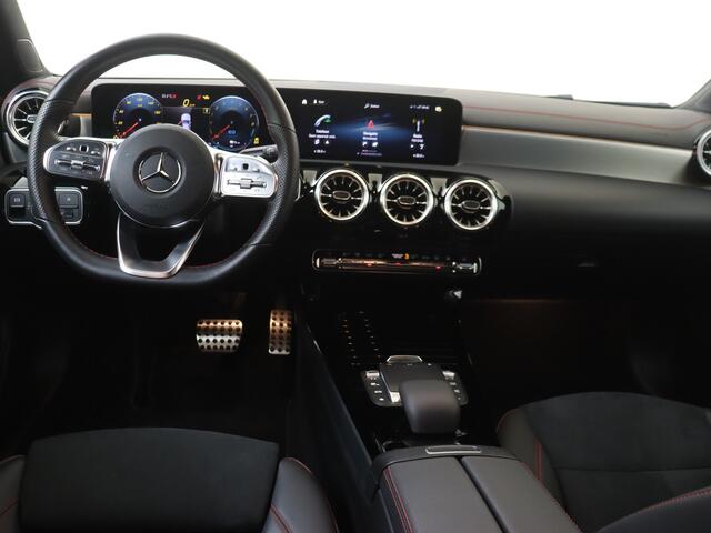 Mercedes-Benz Cla Shooting Brake 250 e AMG Line | Trekhaak | EASY PACK | AMG 18 INCH | Carplay | Navigatie |