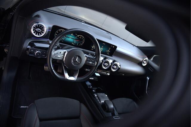 Mercedes-Benz Cla Shooting Brake 250 e Premium | Panoramadak | Stoelverwarming | Multibeam LED | Camera | Ambiance Verlichting | Cruise Control |