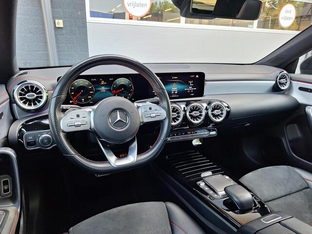 Mercedes-Benz Cla Shooting Brake 200 Business Solution AMG | Panoramadak | Night Pakket | Achteruitrijcamera | Sfeerverlichting | Stoelverwarming | Widescreen | Advanced Sound System | Keyless-GO | Elektrische achterklep