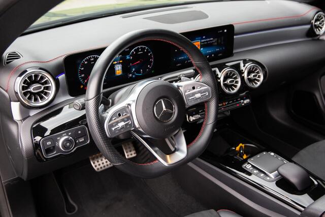 Mercedes-Benz Cla Shooting Brake 180 Business Solution AMG , Panoramadak, Trekhaak, Memory,