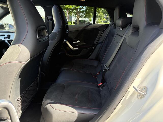 Mercedes-Benz Cla Shooting Brake 200 Business Solution AMG / Schuif Kantel Dak / Android Auto / Apple Carplay / Elektrische Stoelen / Stoelverwarming / Elektrische Achterklep /