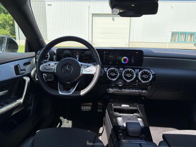 Mercedes-Benz Cla Shooting Brake 200 Business Solution AMG / Schuif Kantel Dak / Android Auto / Apple Carplay / Elektrische Stoelen / Stoelverwarming / Elektrische Achterklep /