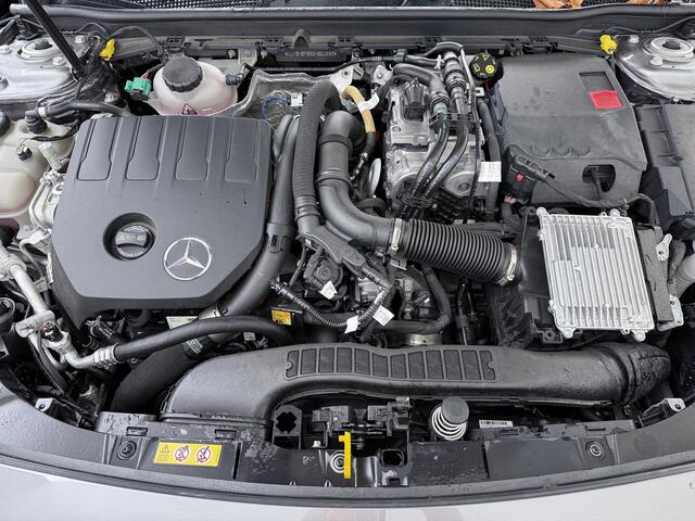 Mercedes-Benz Cla Shooting Brake 250 e AMG line | Pano Memory Keyless HUD Multibeam 360 Camera