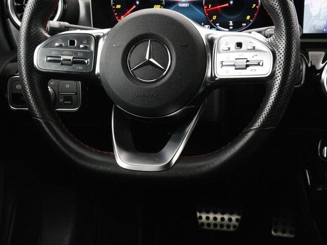 Mercedes-Benz Cla Shooting Brake 200 AMG Line | Leder/Alcantara | Trekhaak | Carplay | Widescreen | Navigatie | Full LED | Camera | 18'' | Park Assist | Climate control | Bluetooth