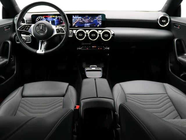 Mercedes-Benz Cla Shooting Brake 250 e Star Edition | Trekhaak | Ledkoplampen | Distronic | Parkeerpakket met achteruitrijcamera | Stoelverwarming. Inclusief 24 maanden MB Certified garantie voor Europa.
