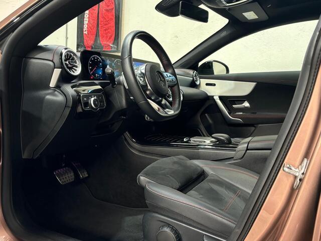 Mercedes-Benz Cla Shooting Brake 200 Business Solution AMG | Panoramadak | Apple Carplay | 1e eigenaar | NL auto |