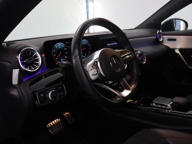 Mercedes-Benz Cla Shooting Brake 180 Business Solution AMG | Night | Achteruitrijcamera | Stoelverwarming | Elektrische achterklep |