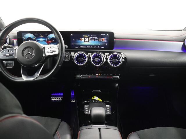 Mercedes-Benz Cla Shooting Brake 180 Business Solution AMG | Night | Achteruitrijcamera | Stoelverwarming | Elektrische achterklep |