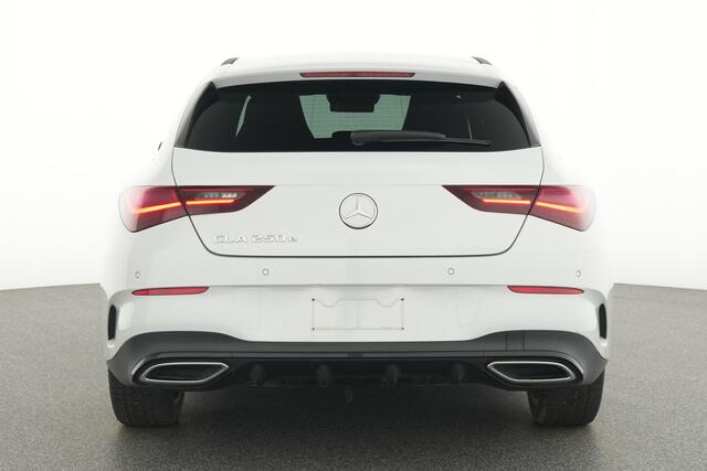 Mercedes-Benz Cla Shooting Brake 250 e AMG Plug-In Hybride Trekhaak | AMG Line | Panorama Schuif-Kanteldak | Distronic | Head-up display | Parkeerpakket met 360°-camera Inclusief 24 maanden MB Certified garantie voor Europa.