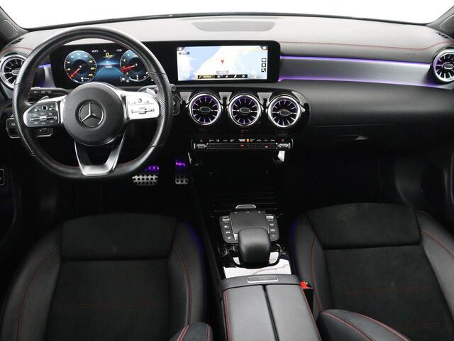 Mercedes-Benz Cla Shooting Brake 180 Business Solution AMG | Panoramadak | Stoelverwarming | Memory | Sfeerverlichting | Matrix LED | Leder/Alcantara | Side Assist | Widescreen | Navigatie | Camera | Climate control