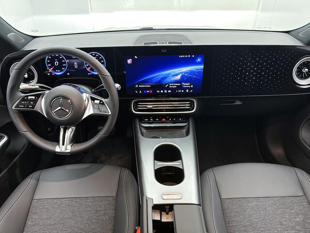 Mercedes-Benz Cla Shooting Brake 250+ Business Solution 85 kWh | Warmtewerend, donkergetint glas | Smartphone integratie | Massagefunctie | Vast panoramadak | 18 inch zes-dubbelspaaks velgen |