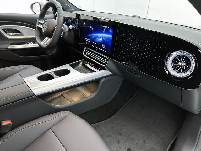 Mercedes-Benz Cla Shooting Brake 250+ Business Solution AMG 85 kWh | Trekhaak | Warmtewerend, donkergetint glas | Massagefunctie | Vast panoramadak | 19 inch vijf-dubbelspaaks AMG-velgen | URBAN GUARD |