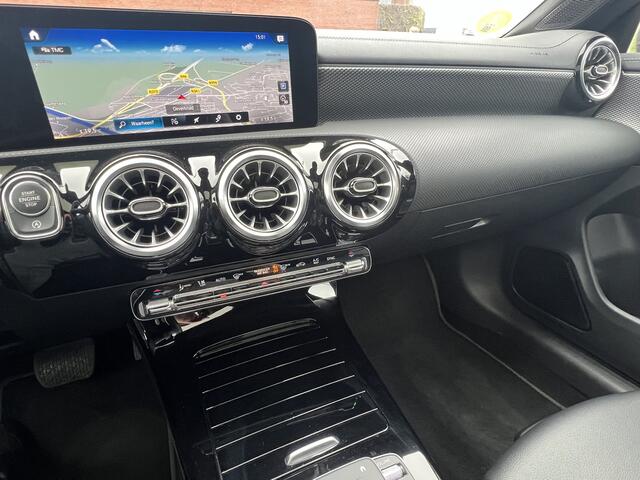 Mercedes-Benz Cla Shooting Brake 180 D 2.0 Automaat Business Solution Luxury Navigatie Trekhaak Panoramadak Elek. Stoelen Leer Stoelverwarming DAB Keyless Getint Glas NL Auto BTW