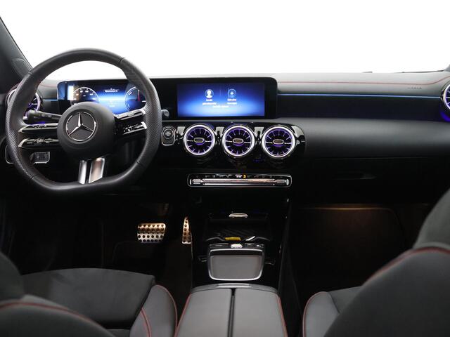Mercedes-Benz Cla Shooting Brake 250e Business Solution AMG | Panoramaschuifdak | Nightpakket | 19 inch AMG-Velgen