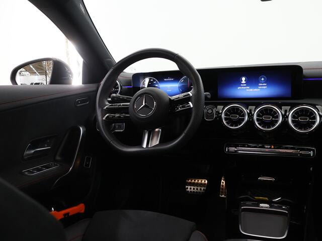 Mercedes-Benz Cla Shooting Brake 250e Business Solution AMG | Panoramaschuifdak | Nightpakket | 19 inch AMG-Velgen