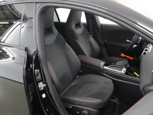 Mercedes-Benz Cla Shooting Brake 250e Business Solution AMG | Panoramaschuifdak | Nightpakket | 19 inch AMG-Velgen