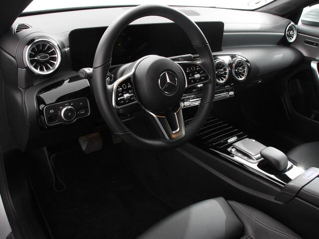 Mercedes-Benz Cla Shooting Brake 200 Progressive Premium Climate control Parkeersensoren Achteruitrij camera verwarmde voorstoelen Navigatie Cruise control Lane assist LED