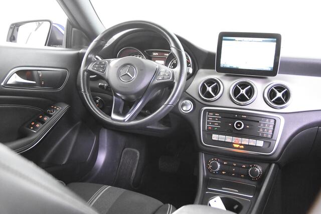 Mercedes-Benz Cla Shooting Brake 180 AMG *Leer*Navigatie*