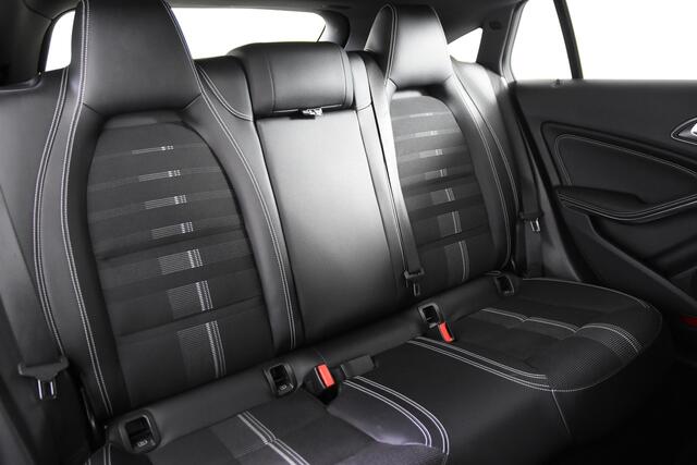 Mercedes-Benz Cla Shooting Brake 180 AMG *Leer*Navigatie*