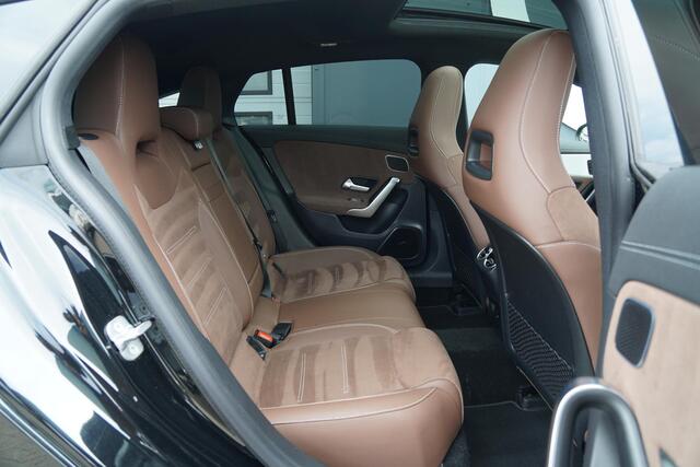 Mercedes-Benz Cla Shooting Brake AMG Line Facelift * Full Option / NL auto *