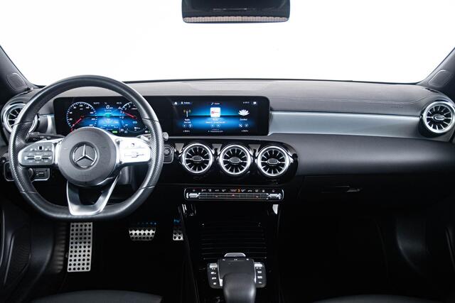 Mercedes-Benz Cla Shooting Brake 250 e AMG Line Panoramadak - Trekhaak - Sfeerverlichting - Memorystoelen - Stoelverwarming - Dodehoekassistent - Camera - 19 inch - Lederpakket