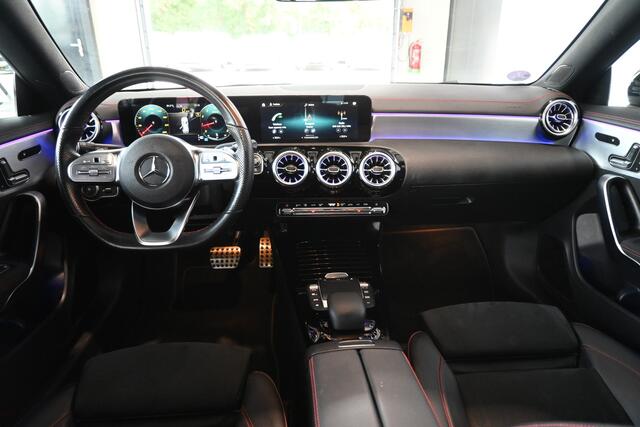 Mercedes-Benz Cla Shooting Brake 180 Automaat Business Solution AMG Clima Panoramadak Widescreen Sfeer LED Rijklaarprijs! Inruil Mogelijk!