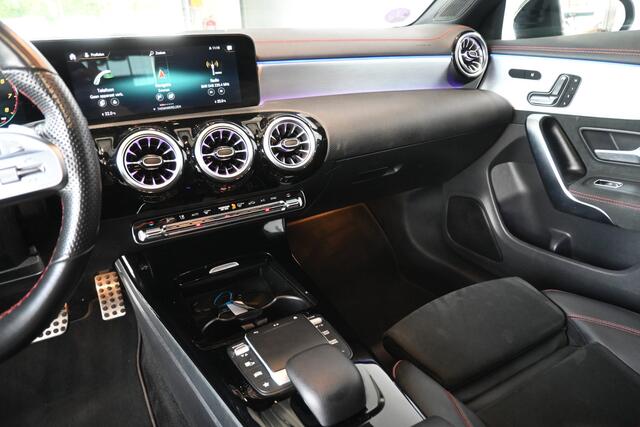 Mercedes-Benz Cla Shooting Brake 180 Automaat Business Solution AMG Clima Panoramadak Widescreen Sfeer LED Rijklaarprijs! Inruil Mogelijk!