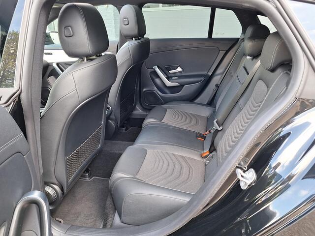 Mercedes-Benz Cla Shooting Brake 250 e Star Edition | Panoramadak | Night Pakket | Achteruitrijcamera | Sfeerverlichting | Stoelverwarming | Multibeam LED | Dodehoekassistentie | Keyless-GO | Elektrisch Bedienbare Achterklep