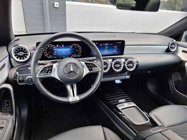 Mercedes-Benz Cla Shooting Brake 250 e Star Edition | Panoramadak | Night Pakket | Achteruitrijcamera | Sfeerverlichting | Stoelverwarming | Multibeam LED | Dodehoekassistentie | Keyless-GO | Elektrisch Bedienbare Achterklep