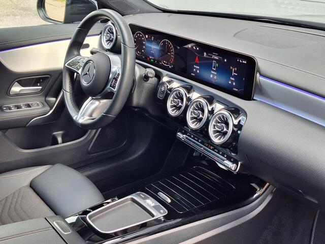Mercedes-Benz Cla Shooting Brake 250 e Star Edition | Panoramadak | Night Pakket | Achteruitrijcamera | Sfeerverlichting | Stoelverwarming | Multibeam LED | Dodehoekassistentie | Keyless-GO | Elektrisch Bedienbare Achterklep