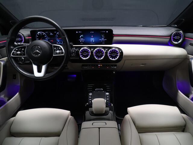 Mercedes-Benz Cla Shooting Brake 200 Business Solution Luxury [SCHUIFKANTELDAK, SFEERVERLICHTING, TREKHAAK UITKLAPBAAR, MEMORY SEATS, BURMESTER, APPLE CARPLAY, ANDROID, STOELVERWARMING, CAMERA, VOL LEDER, CRUISE, CLIMATE, NIEUWSTAAT]