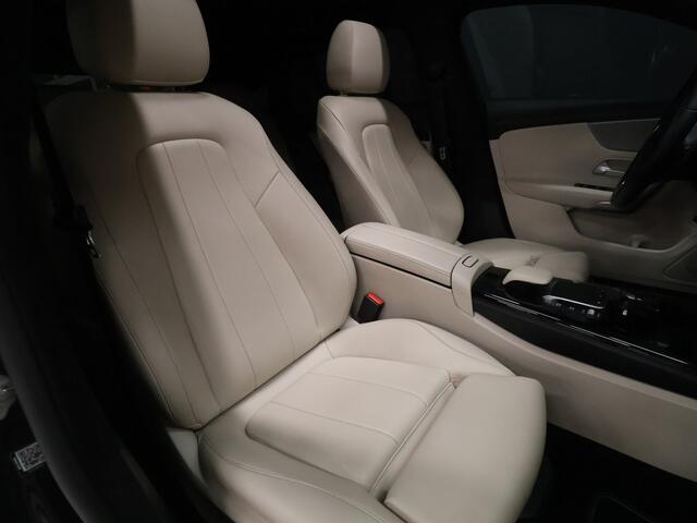Mercedes-Benz Cla Shooting Brake 200 Business Solution Luxury [SCHUIFKANTELDAK, SFEERVERLICHTING, TREKHAAK UITKLAPBAAR, MEMORY SEATS, BURMESTER, APPLE CARPLAY, ANDROID, STOELVERWARMING, CAMERA, VOL LEDER, CRUISE, CLIMATE, NIEUWSTAAT]