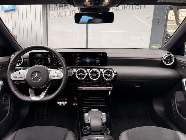 Mercedes-Benz Cla Shooting Brake 250 e AMG Line | Pano | Carplay | Camera