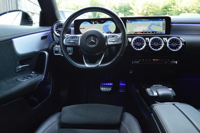 Mercedes-Benz Cla Shooting Brake 250 e AMG Led Panorama Widescreen Sfeer Camera Augmented Pdc