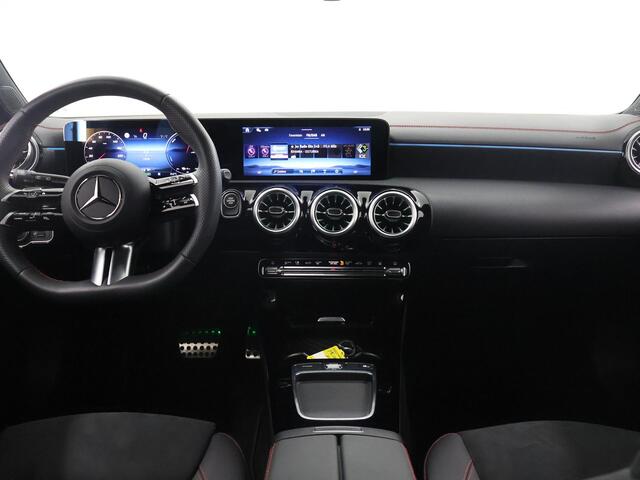 Mercedes-Benz Cla Shooting Brake 250 e Star Edition AMG Line | Night | Sfeerverlichting | Widescreen | Multispaaks lichtmetalen velgen | Achteruitrijcamera |