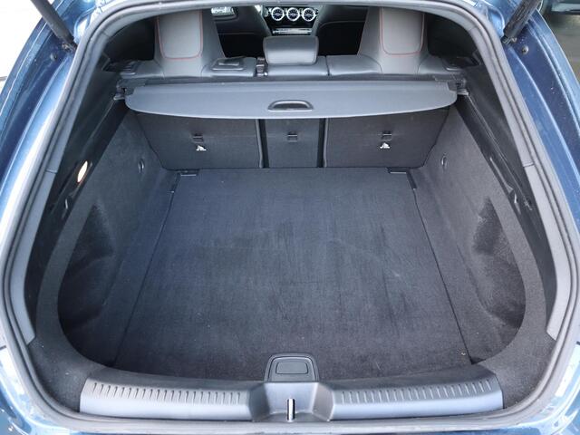 Mercedes-Benz Cla Shooting Brake 200 AMG Line l Keyless l Achteruitrij camera l Stoelverwarming