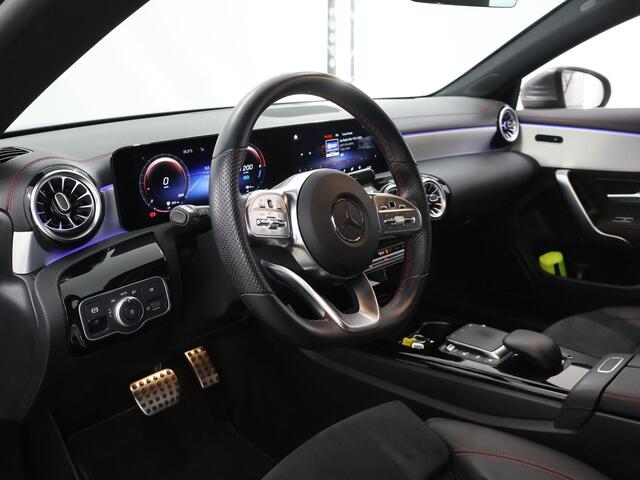 Mercedes-Benz Cla Shooting Brake 250 e AMG Line | Sfeerverlichting | Stoelverwarming | Achteruitrijcamera |