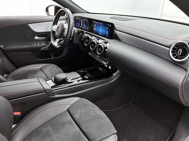 Mercedes-Benz Cla Shooting Brake 250 e AMG Plug-In Hybride AMG line | Night Pakket | Ledkoplampen | Parkeerpakket met achteruitrijcamera | Dodehoekassistent. Inclusief 24 maanden Mercedes-Benz Certified garantie voor Europa.