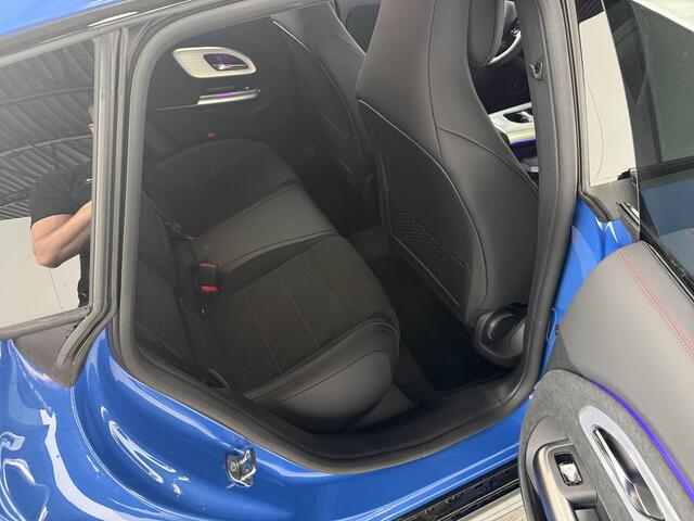 Mercedes-Benz Cla Shooting Brake 180 Business Solution AMG | Nightpakket | Multibeam led | Sportstoelen | Achteruitrijcamera | Panoramadak |