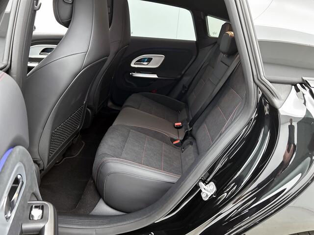 Mercedes-Benz Cla Shooting Brake 250+ Business Solution AMG 85 kWh | Nightpakket | Spiegelpakket | Trekhaak | Vast panoramadak | URBAN GUARD | Sportstoelen | 18 inch vijfspaaks lichtmetalen AMG-velgen |
