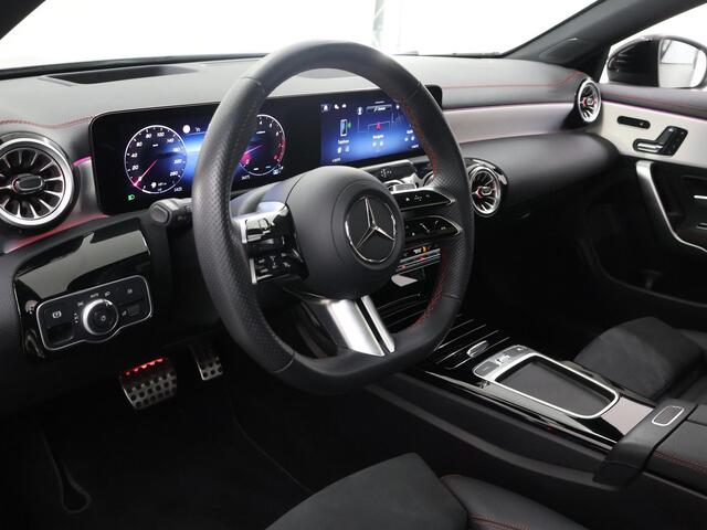 Mercedes-Benz Cla Shooting Brake 180 Star Edition AMG Line | Night | Panoramadak | Memory | Multispaaks lichtmetalen velgen | Sfeerverlichting |