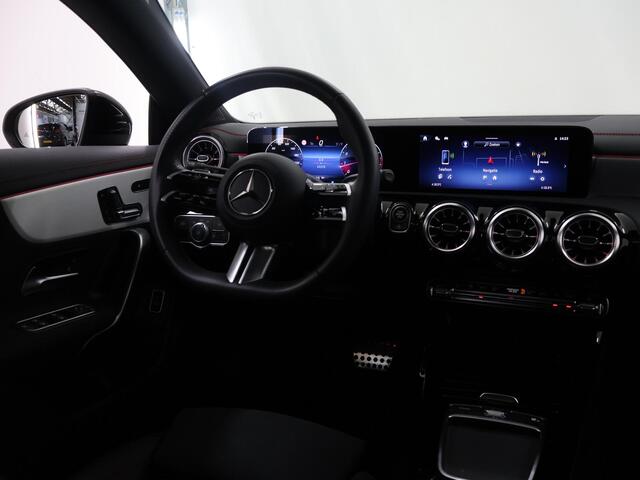 Mercedes-Benz Cla Shooting Brake 180 Star Edition AMG Line | Night | Panoramadak | Memory | Multispaaks lichtmetalen velgen | Sfeerverlichting |